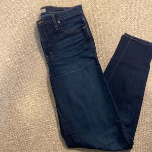 Madewell Tall 10” High-Rise Skinny in Hayes Wash - 29T - **need minor repair**